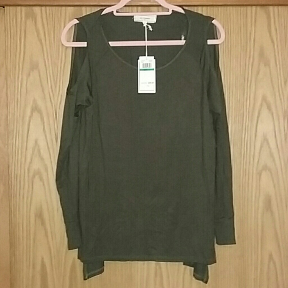 Open shoulder top
